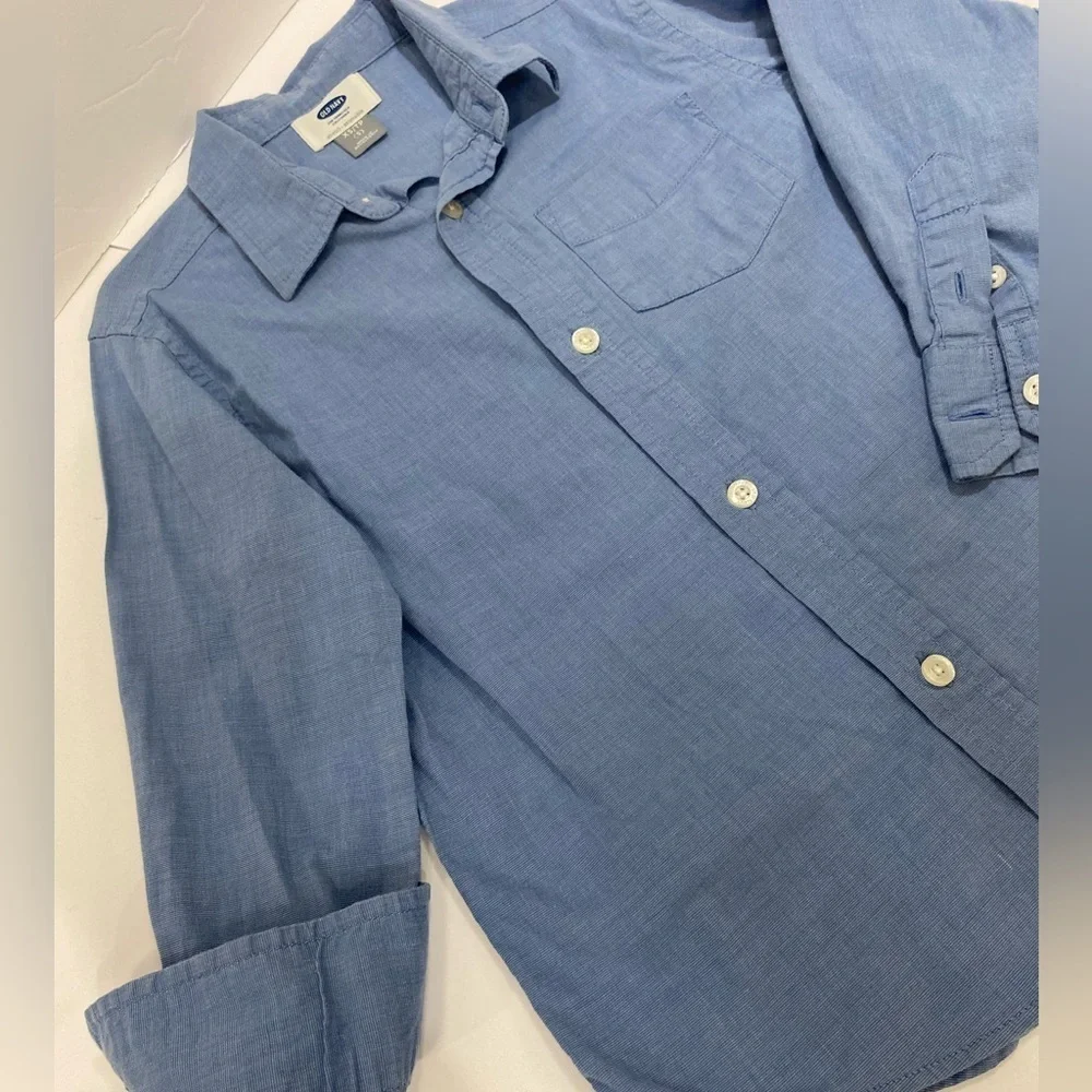 like new ⭐️OLD NAVY 👕BOY SHIRT XS/5